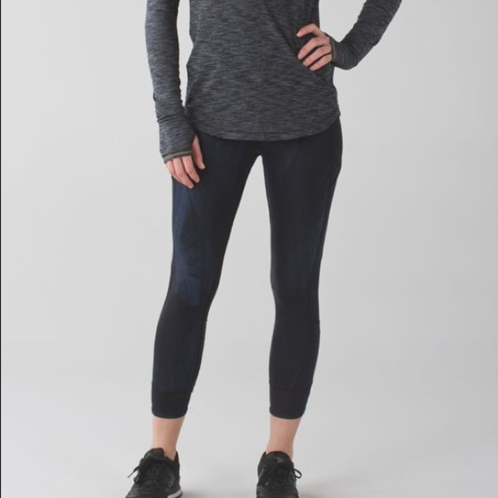 !!!SOLD!!! Lululemon Run Crop size 4
